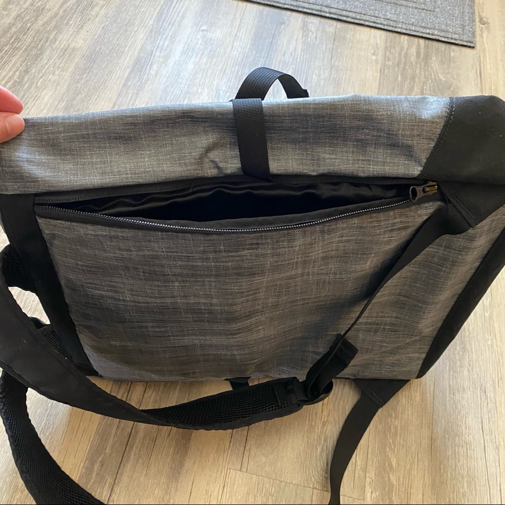 🆕Flowfold Commuter Center Zip Backpack Gray USA - Picture 6 of 9